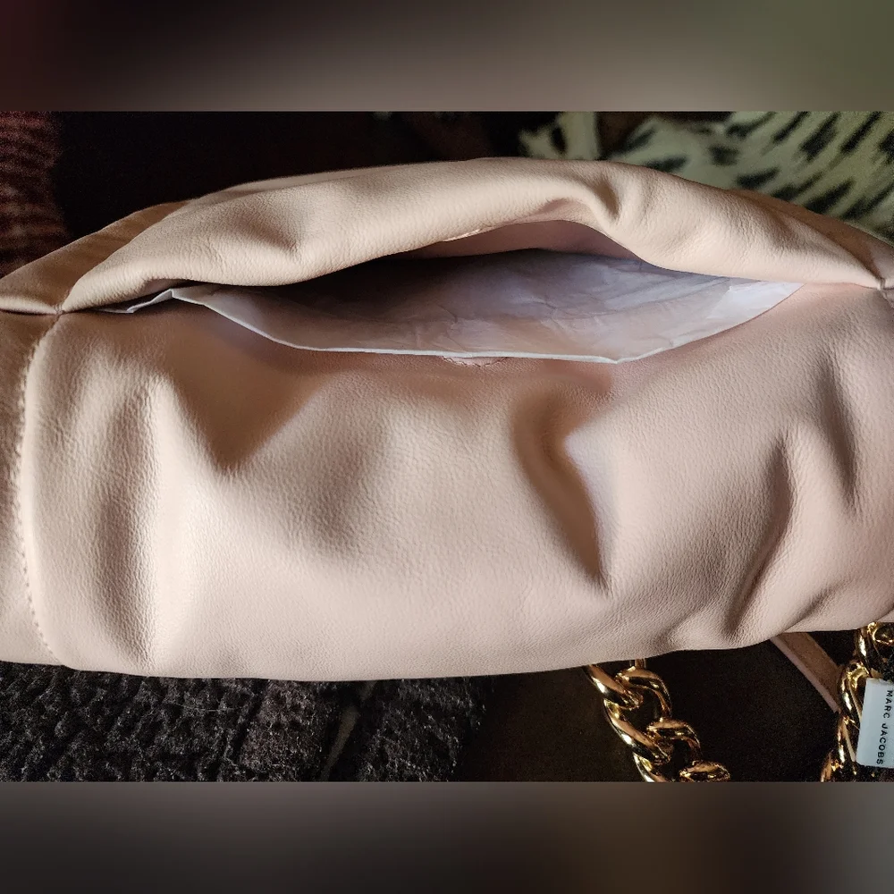 Marc Jacobs Cream and Gold Ruched Shoulder Bag - Picture 12 of 16